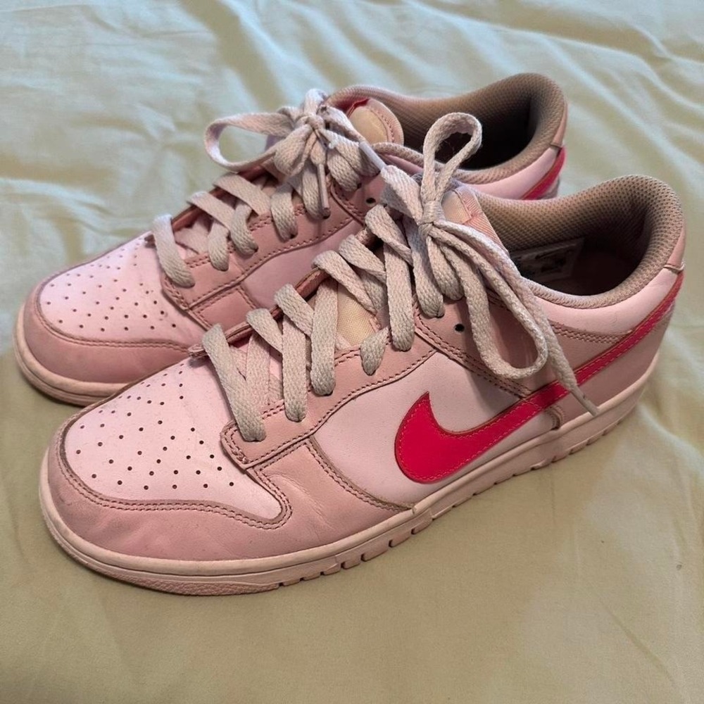 NIKE dunks hot pink and light pink design 7Y